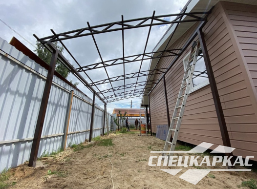 Навес к дому из поликарбоната для автомобиля №17 - фото 1131