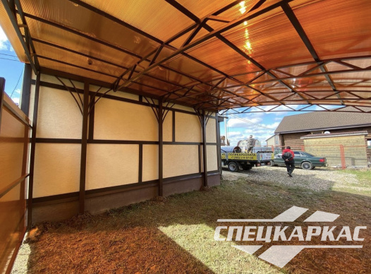 Навес из поликарбоната к дому для автомобиля с закрытыми стенками №35 - фото 1314